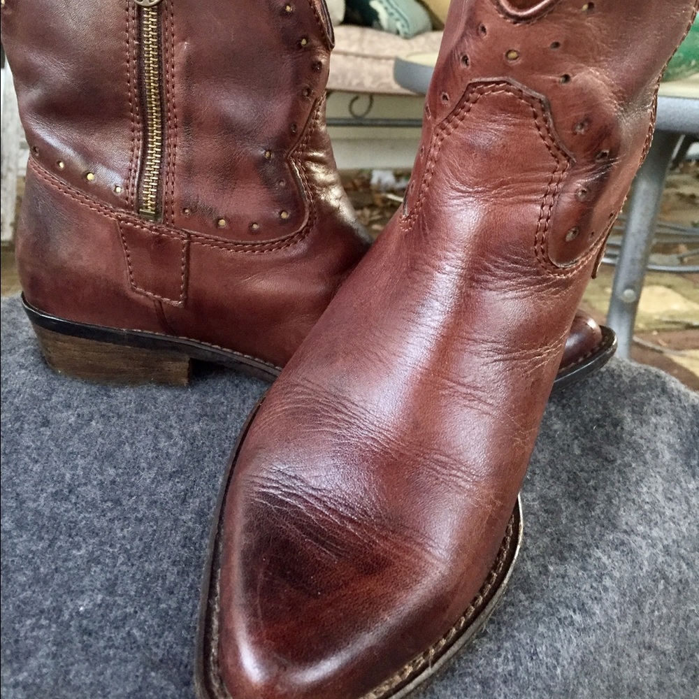 **FINAL SALE**Lucky Brand short boots