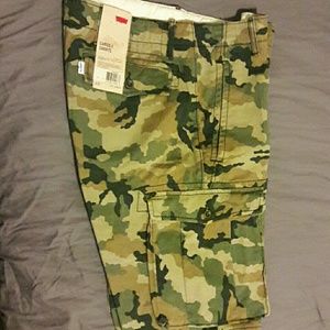 Levi's Cargo Shorts Camo NWT