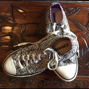 Sparkling zebra print converse