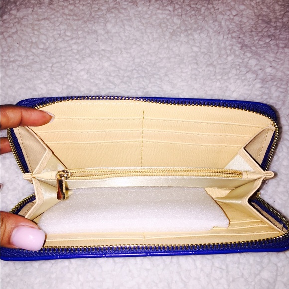 Blue wallet - Picture 2 of 3