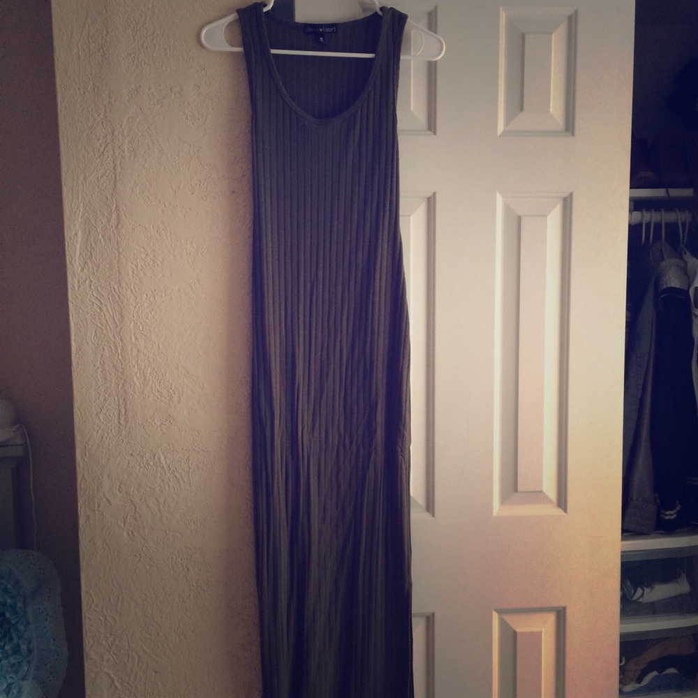 Olive green long dress I'm 5'1