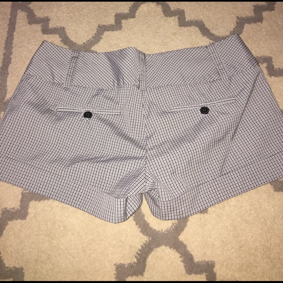 Guess Shorts - Picture 2 of 5