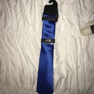 Brand new men's blue silk apt 9 tie