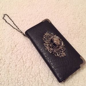 Black clutch