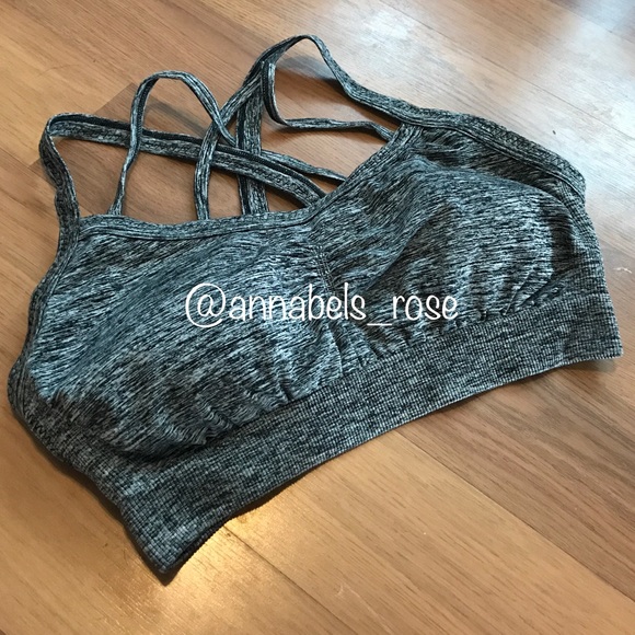 Victoria's Secret Other - VS Seamless strappy back sports bra