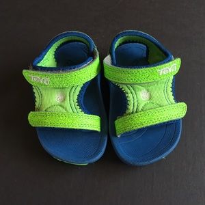 Baby teva sandals size 4