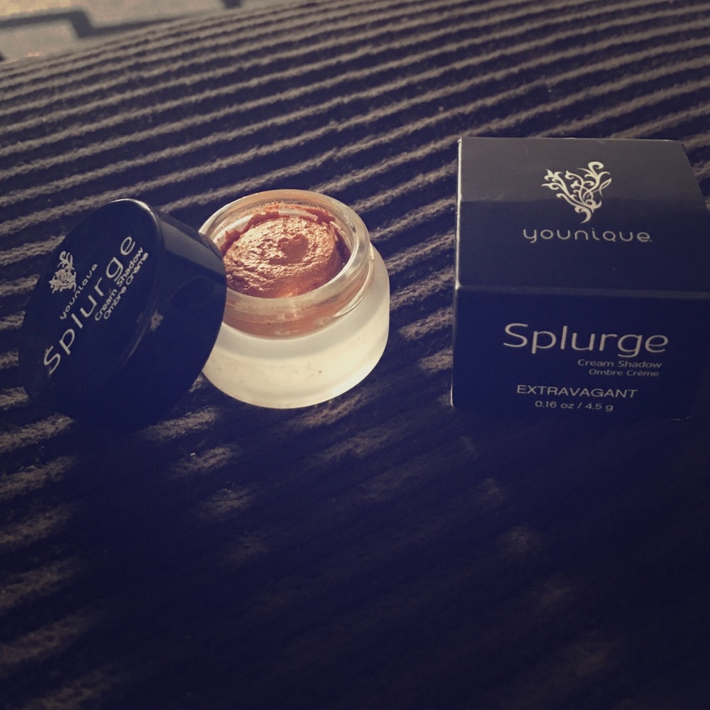 Younique Splurge cream shadow