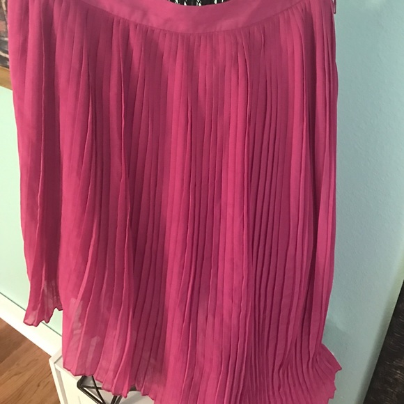 Versatile pink skirt - Picture 2 of 4
