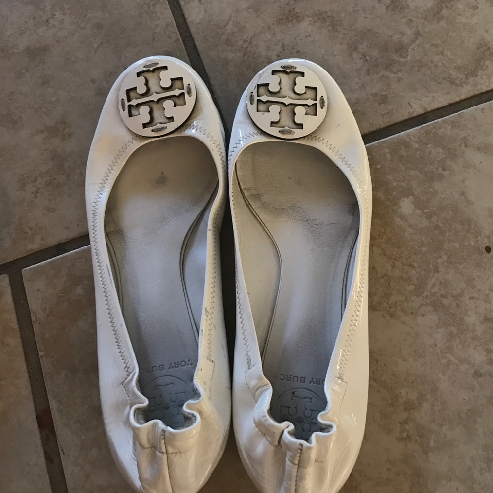 White Tory Burch Flats!!