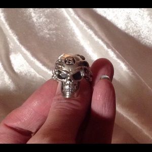 Skull ring