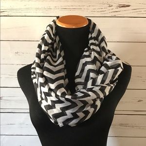Infinity black and white chevron scarf