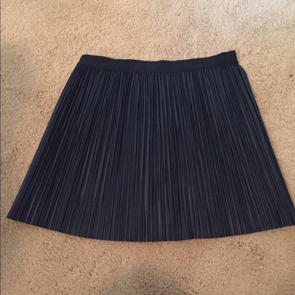 BCBG Black Mackenzie Faux Leather Pleated Skirt SM