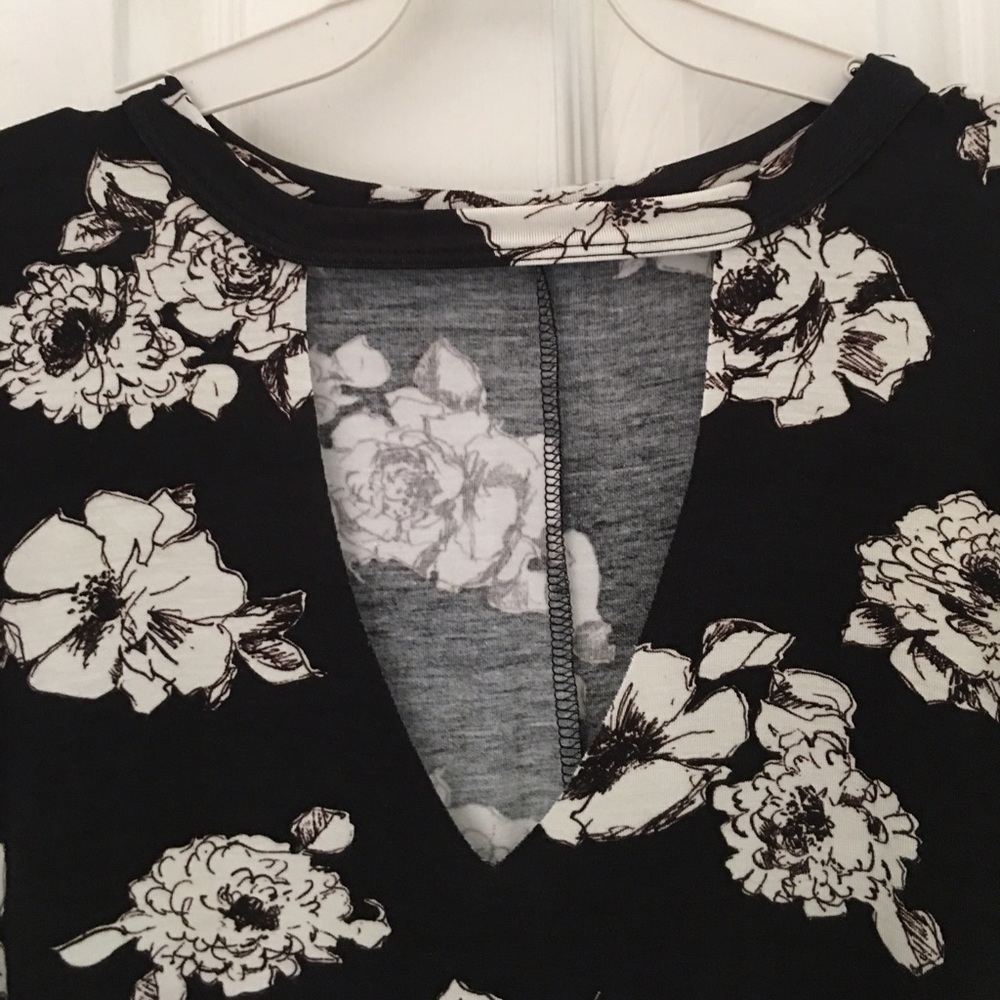 Black Floral Dress 🌺❤️🌸 - Picture 5 of 6