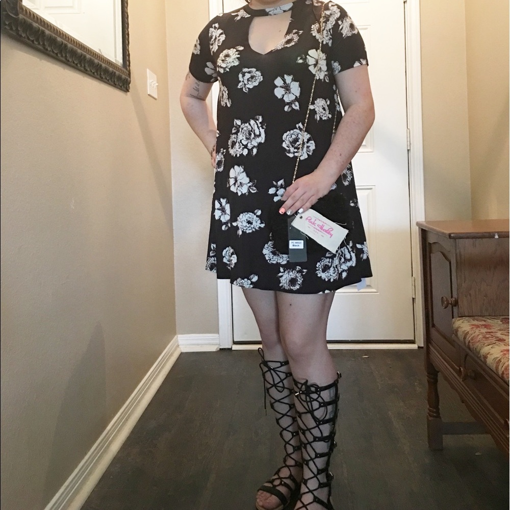 Black Floral Dress 🌺❤️🌸 - Picture 2 of 6