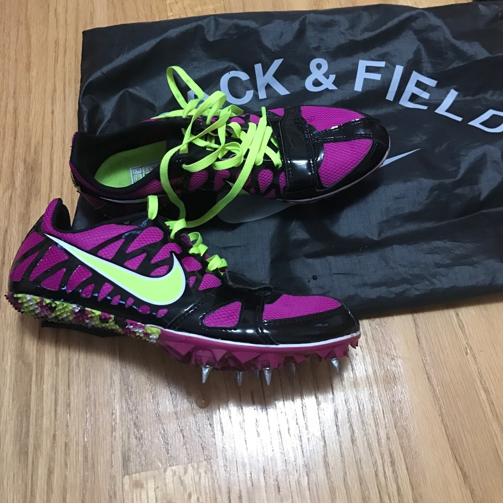 nice nike track shoes !