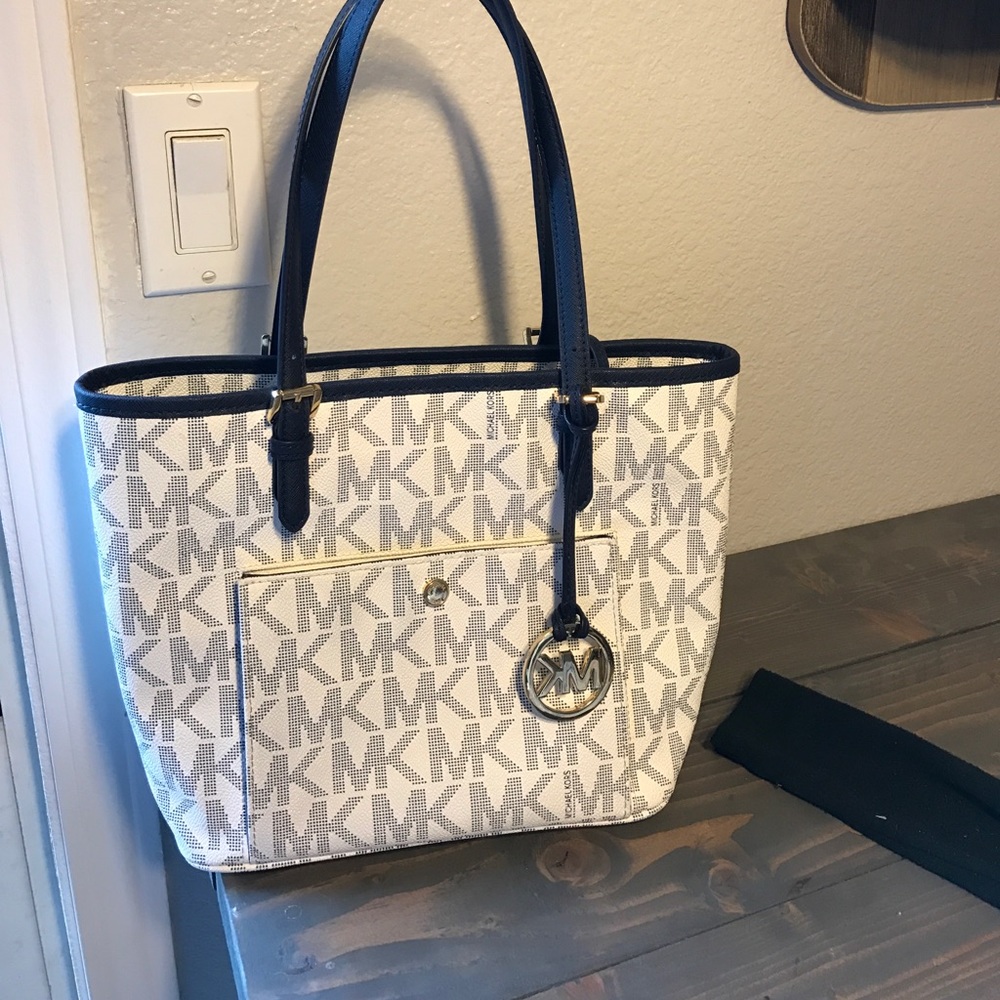 !SOLD! Authentic Michael Kors