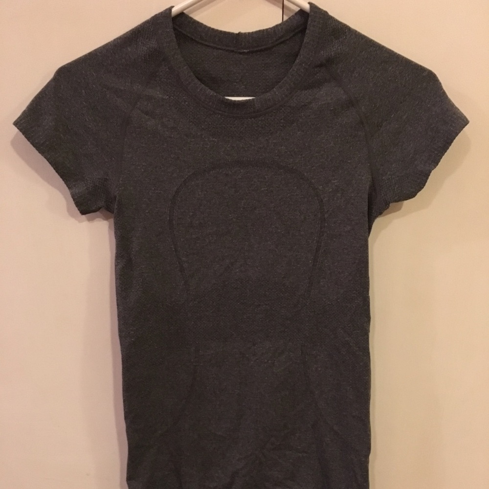 Lululemon Swiftly tech short sleeve workout shirts