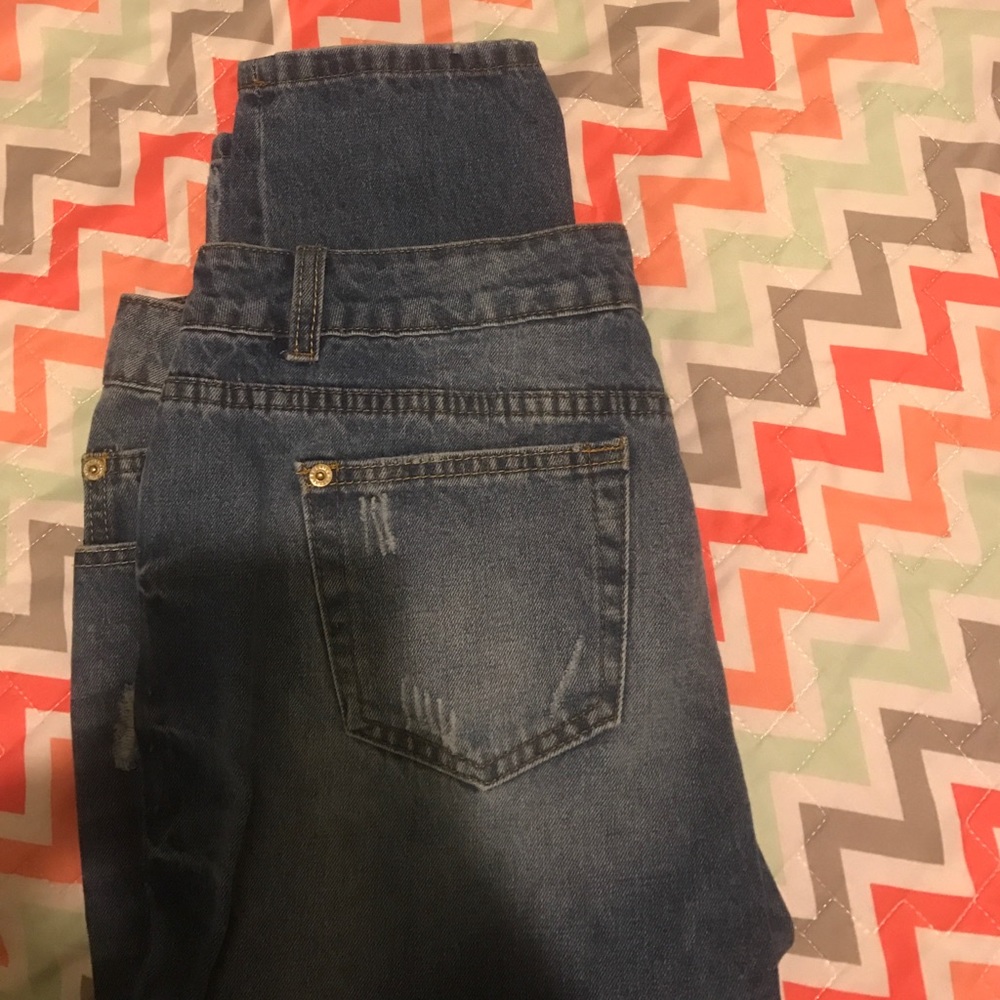 Distressed skinny jeans