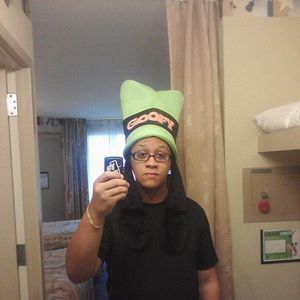 Meet your Posher, Evella