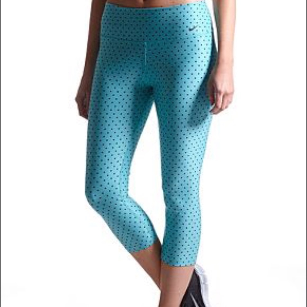 NIKE 🌼 Polka Dot Cropped Leggings (S)