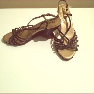 Can you be sexy and casual? This wedge thinks so!