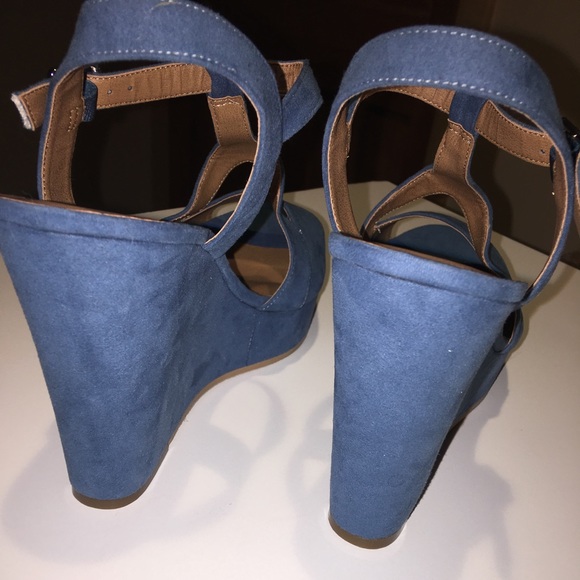 BP Blue Suede Open Toe Wedges - Picture 3 of 3