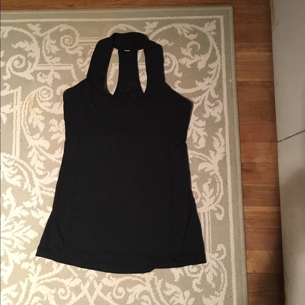 Lululemon black Scoop neck size 6 almost new.