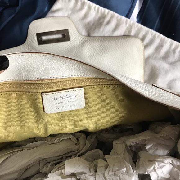 Ferragamo White Bag - Picture 3 of 16