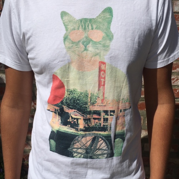 Graphic Cat White Short Sleeve - Picture 2 of 4