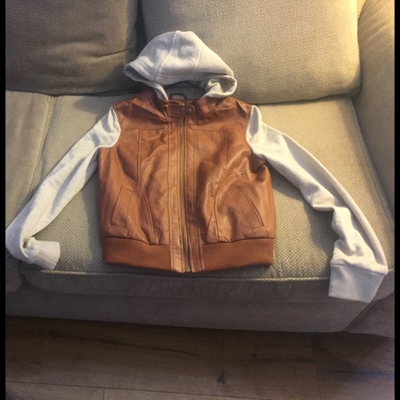 Woman's Jacket! - Picture 5 of 6