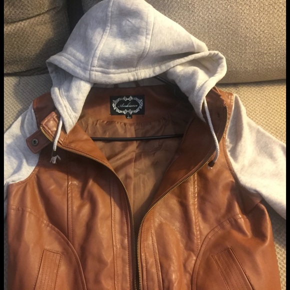 Woman's Jacket! - Picture 6 of 6