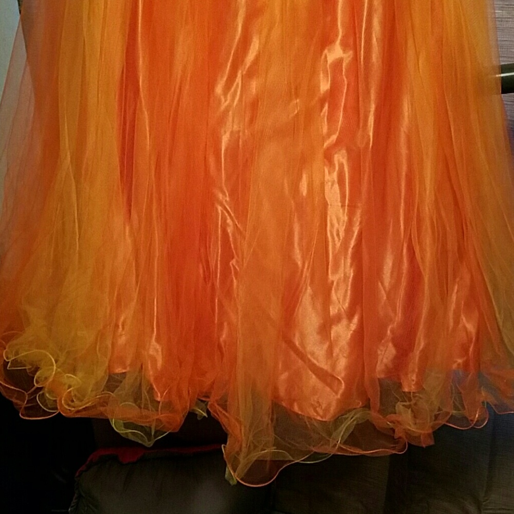 Prom dress. - Picture 3 of 4