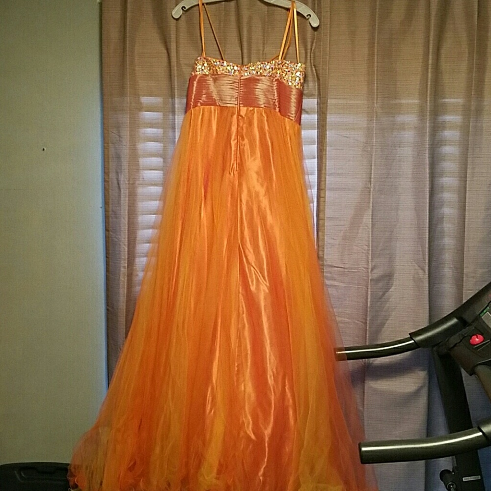Prom dress. - Picture 4 of 4