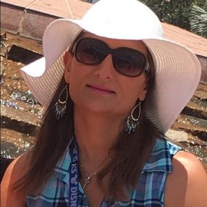 Meet your Posher, Jomana