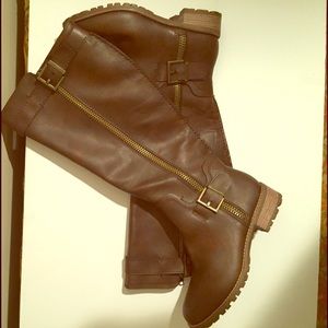 Low heel knee boot, fresh out the box.