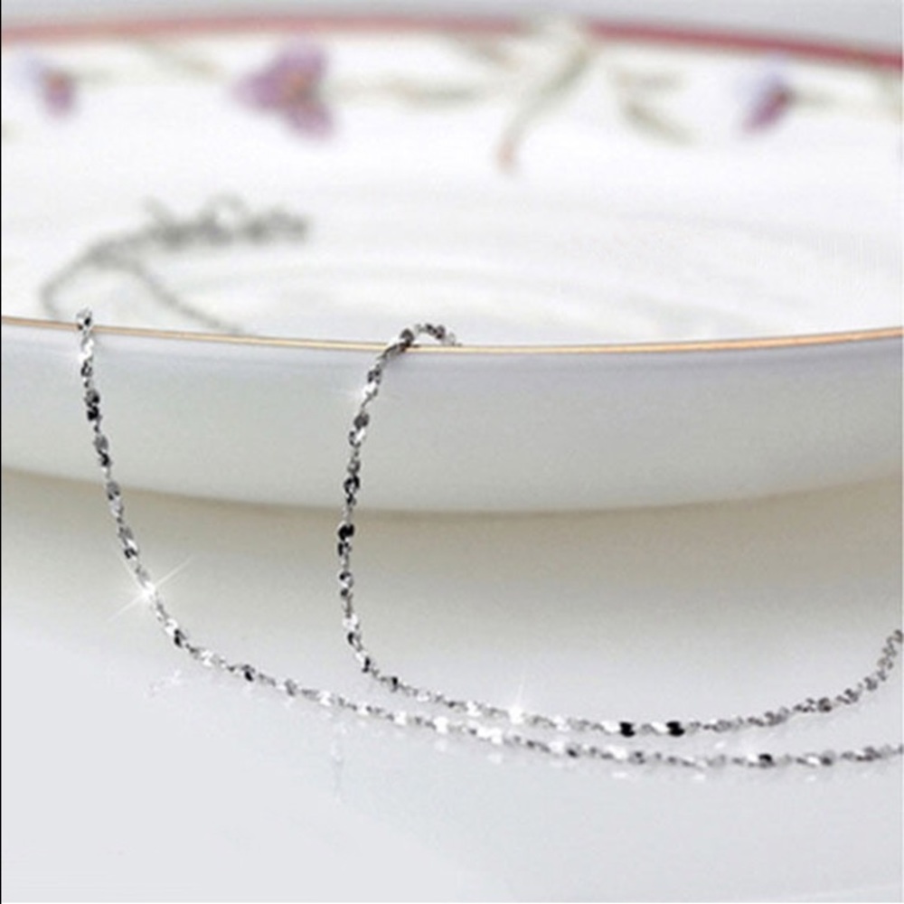 ✨ Dainty Lily necklace✨