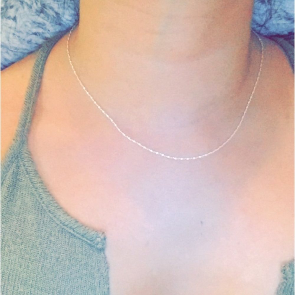 ✨ Dainty Lily necklace✨ - Picture 3 of 3