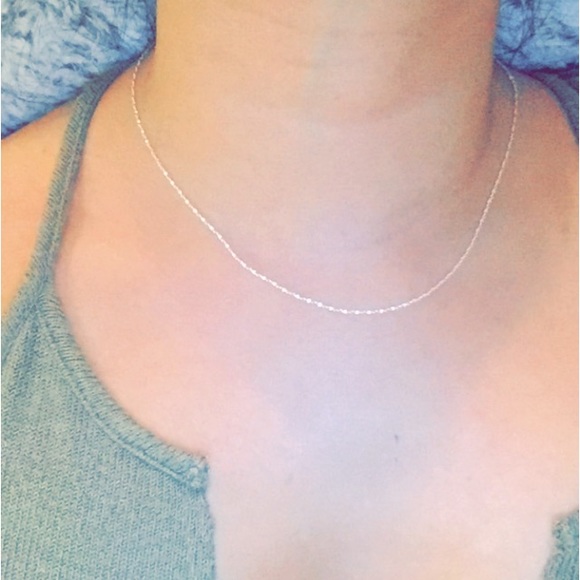 ✨ Dainty Lily necklace✨ - Picture 3 of 3