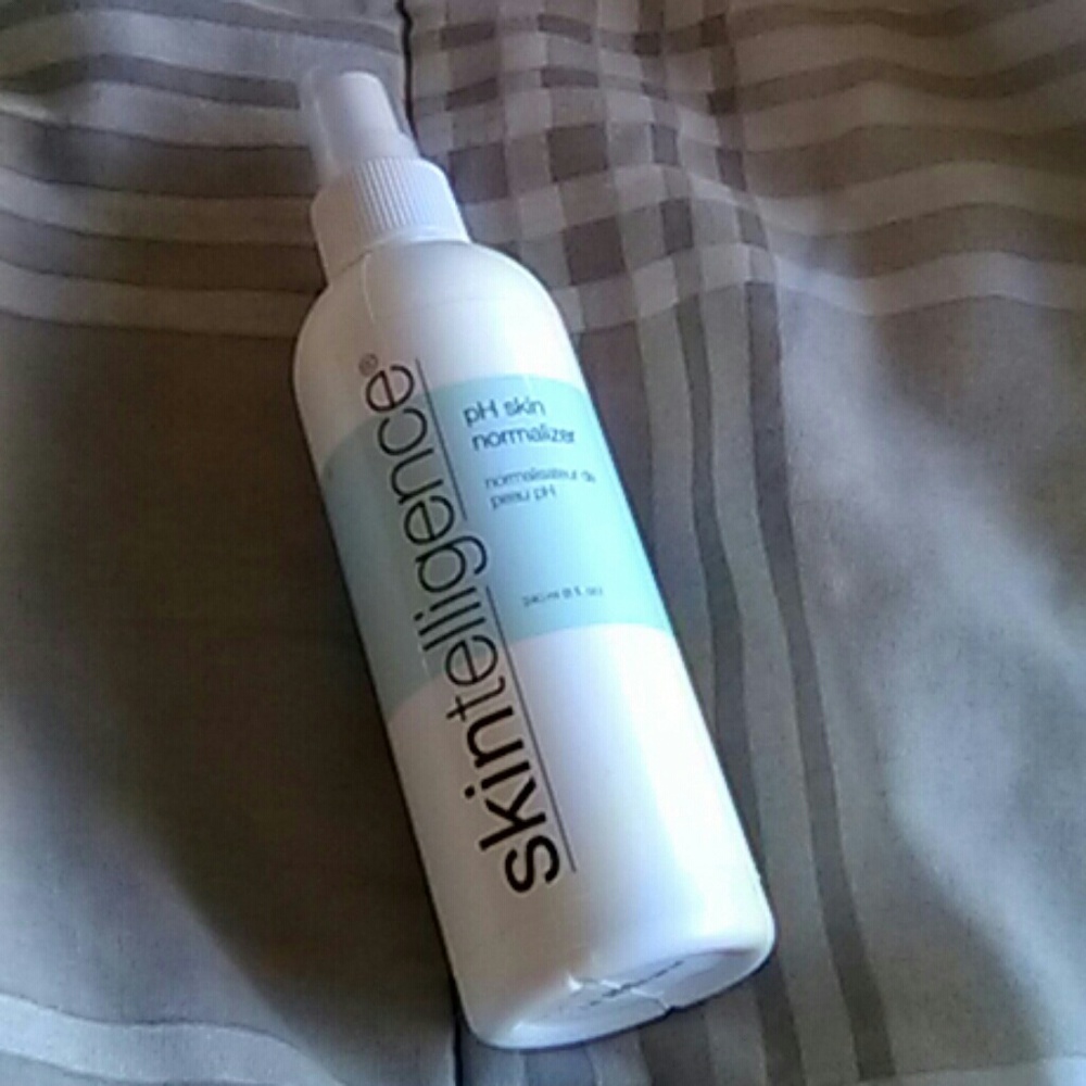 Skintelligence pH normalizer toner