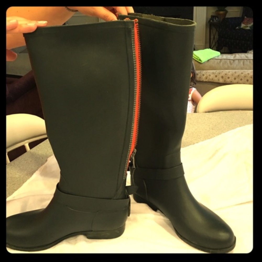 Hunter Green rain boots Tsunami by Steve Madden