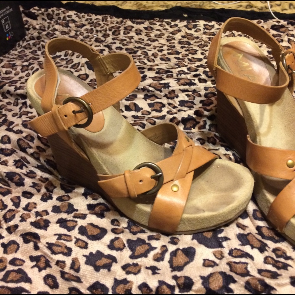 Sandals - Picture 2 of 3