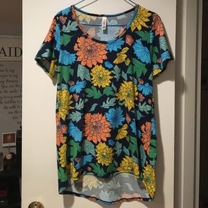 Lularoe Classic Tee- size small