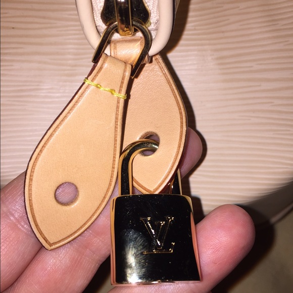 GORGEOUS 💗💗💗 - Picture 8 of 8