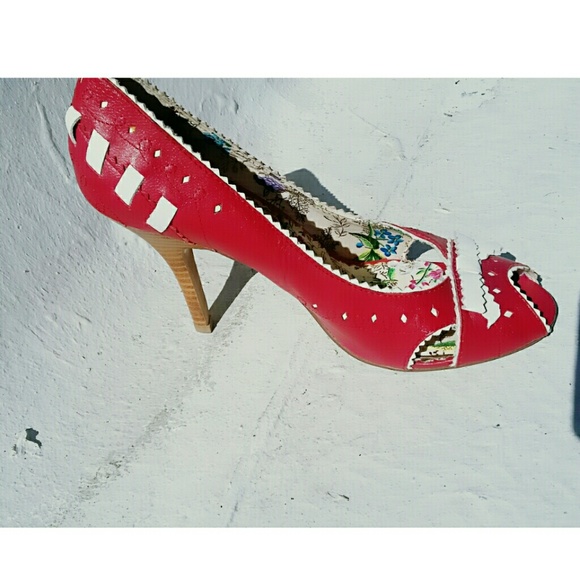 SOLD! RED LEATHER RIBBON CUT OUT PEEPTOE PUMPS 8 - Picture 3 of 6