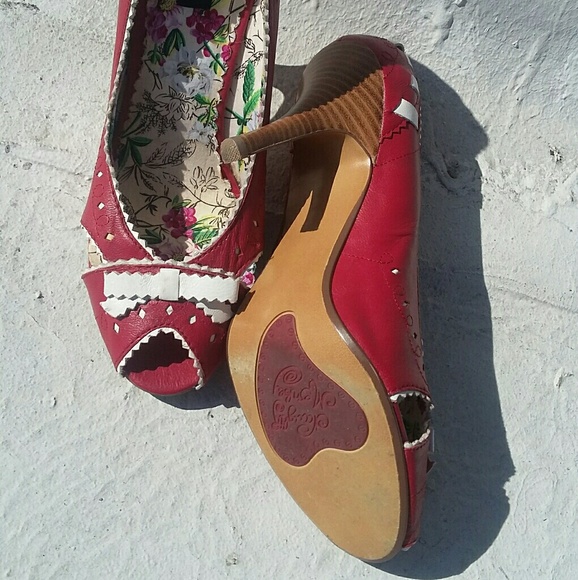 SOLD! RED LEATHER RIBBON CUT OUT PEEPTOE PUMPS 8 - Picture 5 of 6