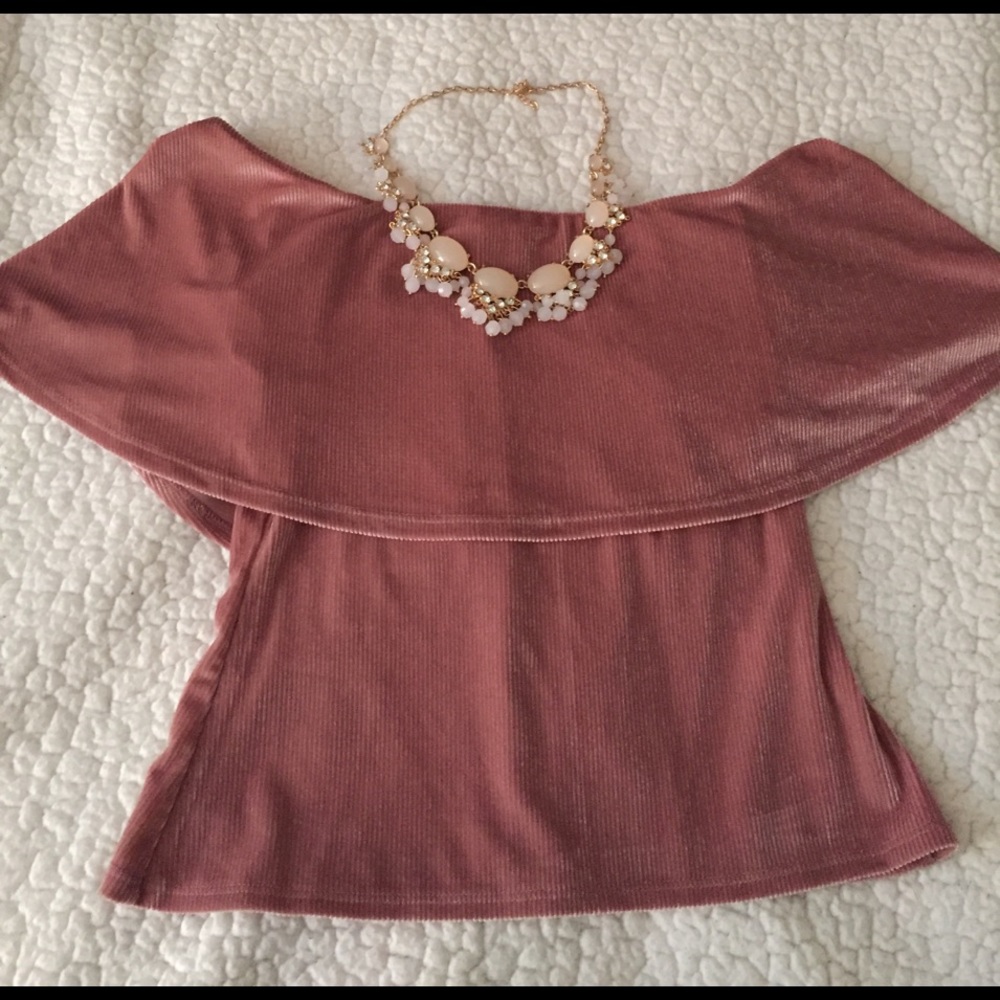 Off the shoulders top! 🌸