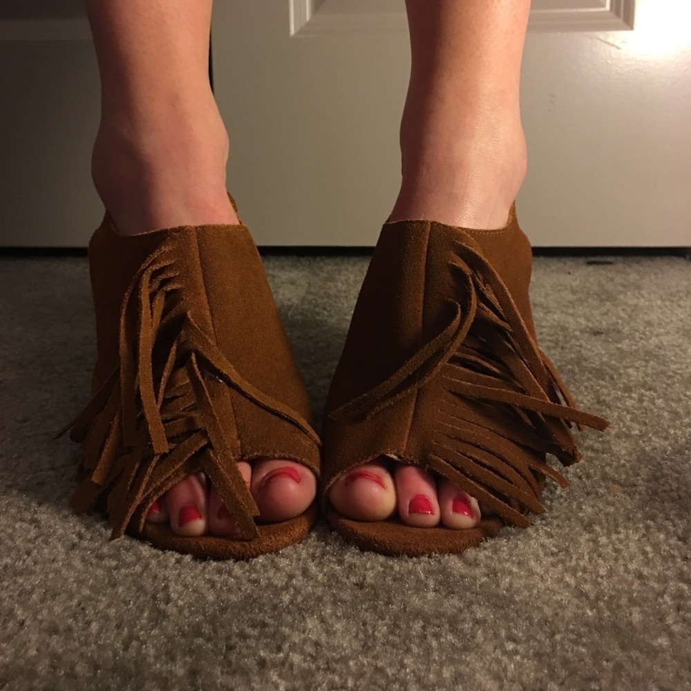 Chinese Laundry fringe wedge