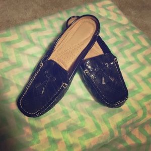 Black naturalizer slides