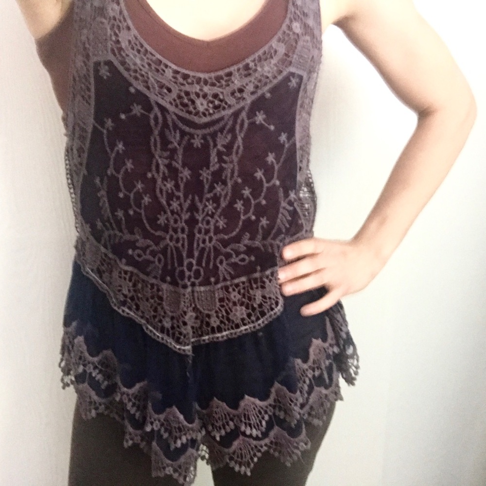 🚫 SOLD LOCALLY 🚫 Sheer lace tank