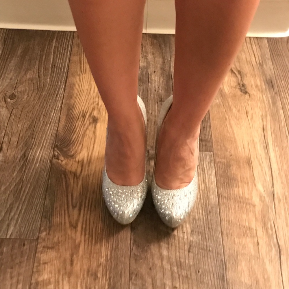 Heels - Picture 4 of 4